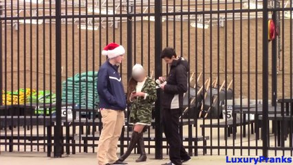 GIVING $700 TO HOMELESS GOLD DIGGER PRANK WHAT GIRLS DO FOR MONEY Prank Tube