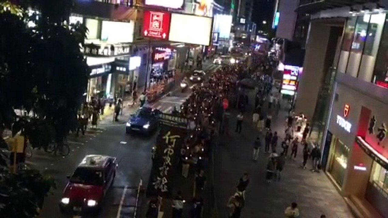 港人烛光游行至中联办悼念刘晓波（二）