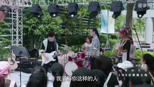 Drama Bong bóng mùa hè tung trailer phiên bản của Doãn Hạ Mạt (Trương Tuyết Nghênh) và Lạc Hi (Huỳnh Thánh Trì). Phim chính thức phát sóng từ ngày 8/5.