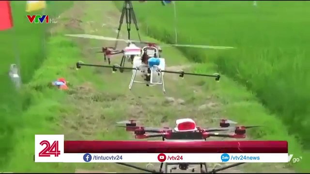 Lần đầu tiên ở Việt Nam: Phun thuốc trừ sâu bằng máy bay không người lái
