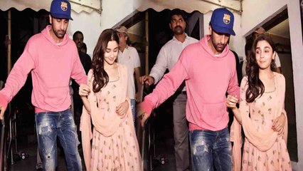 Download Video: Ranbir Kapoor hides his face from MEDIA at Raazi Screening with Alia Bhatt; Watch Video | FilmiBeat