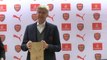 Wenger given present from journalists at final home press conference