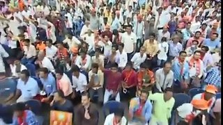 Narendra Modi overwhelmed by Huge Crowd, when they stops Interpreter to speak in Raichur, Karnataka.