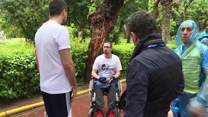 Omurilik felçlisiydi şimdi 'itici güç' oldu - İZMİR