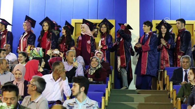50'sinde üniversiteyi birincilikle bitirdi - SİVAS