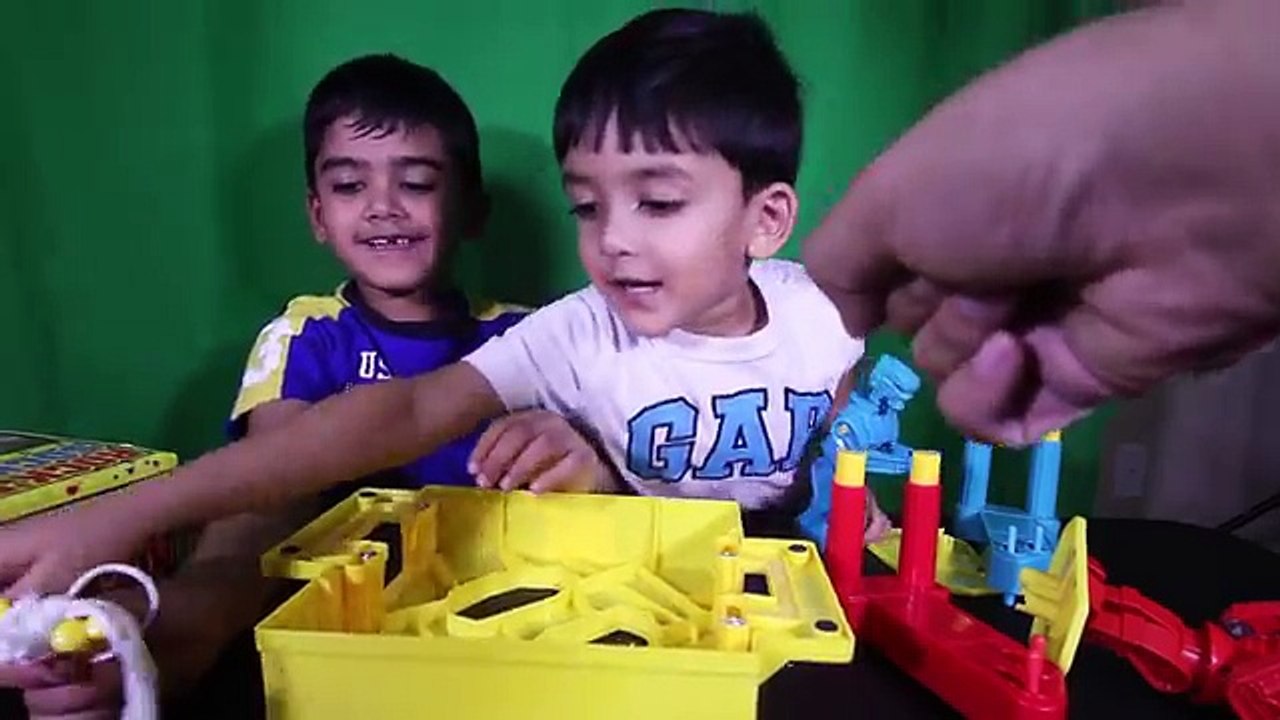 Rock em Sock em Robot Fighting Set Unbox and Review Boxing Match