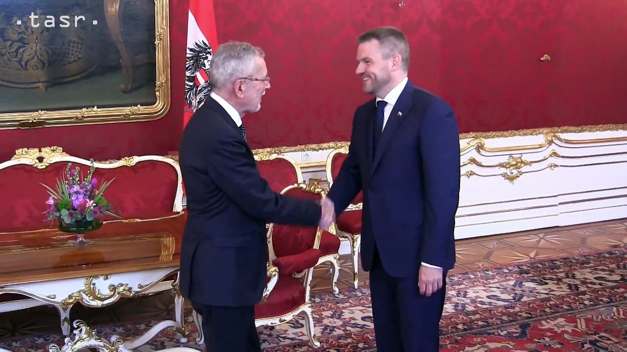 Rakúsky prezident Alexander Van der Bellen prijal predsedu vlády SR Petra Pellegriniho
