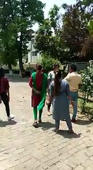 ਕੁੜੀਆਂ ਨੂੰ ਫੋਨ ਕਰ ਕਰ ਤੰਗ ਕਰਦਾ ਸੀ , ਫਿਰ ਦਲੇਰ ਕੁੜੀਆਂ ਨੇ ਟੰਗ ਤਾ ।।