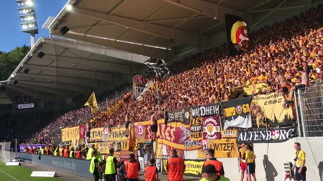 Rechtsradikaler Aue Fan rastet völlig aus!!! Erzgebirge Aue - Dynamo Dresden- Sachsenderby
