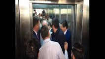 Cumhuriyet Halk Partisi´nin Cumhurbaşkanı adayı Muharrem İnce, CHP Genel merkezine geldi.  CHP Genel Başkanı Kılıçdaroğlu ile görüşecek olan İnce´nin geldiği CHP Genel Merkezi´nde asansör krizi yaşandı.