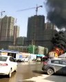 Il filme un camion en feu qui continue de rouler en Chine
