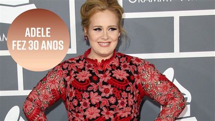 Adele celebrou seus 30 anos com uma festa do Titanic!