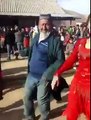 ТАНЕЦ ДНЯ: Дед показал всей деревне как нужно танцевать