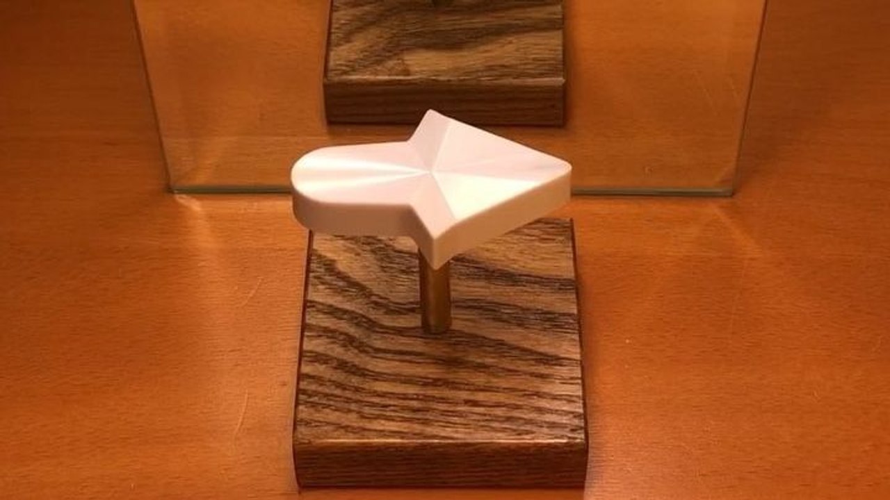 Cette flèche pointe vers la droite (Illusion d'optique)