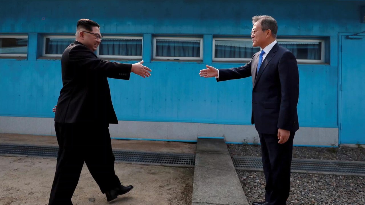 Kim Jong Un Reportedly Given a USB From South Korea's President With Map Connecting Country to World
