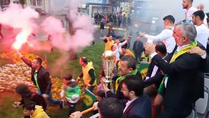 Darıca Gençlerbirliği şampiyonluğu kutladı