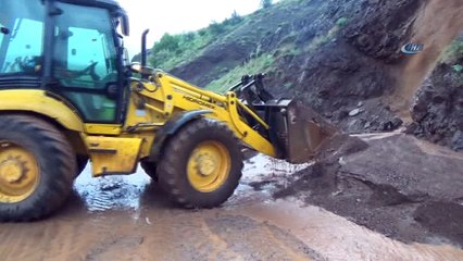 Şiddetli yağmur heyelana neden oldu