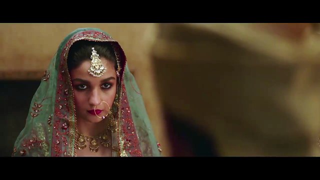 النجمة #عليا_باهات تدعوها جمهورها من زي افلام لمشاهدة فيلم Raazi في السينما الـ10 من مايو Zee Aflam TV
