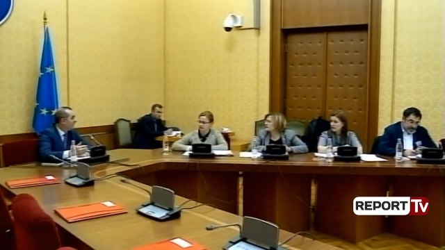 Report TV - 'Ligjet', ndërpresin seancën për 15 minuta, mungon opozita