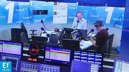 Emmanuel Macron se comporte-t-il comme un roi ?