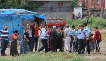 Cono'lar Birbirine Girdi, Polis Yaralandı