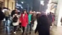 İstiklal Caddesi’nde önce dilendiler sonra “hasılatı” göbek atarak kutladılar