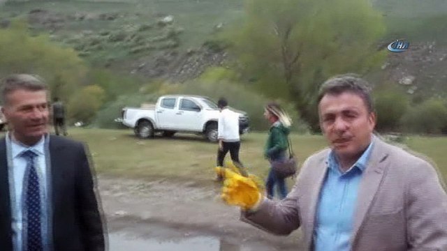 Tedavisi tamamlanan kara akbaba özgürlüğe kanat çırptı