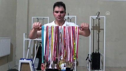 Engelleri 'bileğinin gücüyle' tek tek deviriyor - AMASYA