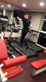 Gym : il rate le tapis de course et se tape la tête sur les haltères !