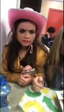 Sandwich Subway dans le sac à main elle mange en fin de soirée !