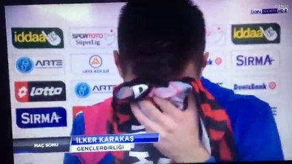 Gençlerbirliği oyuncusu antalyaspor'a yenildikten sonra ağlıyor