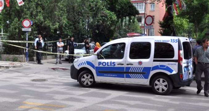 Sokak Ortasında Karısını Öldürdü, Aynı Silahla Kendi Kafasına Sıktı