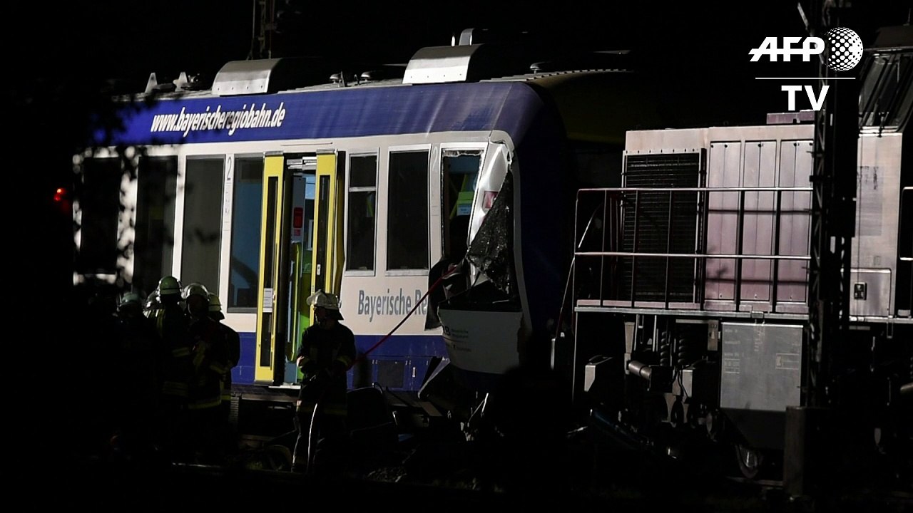 Dos muertos y 14 heridos en choque entre dos trenes en Alemania Vidéo