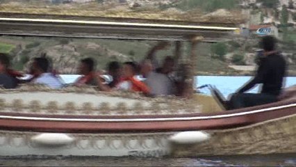 Dünyada tek Frig Kayığı ‘’Kral Midas’’ Emre Gölü’ne indirildi