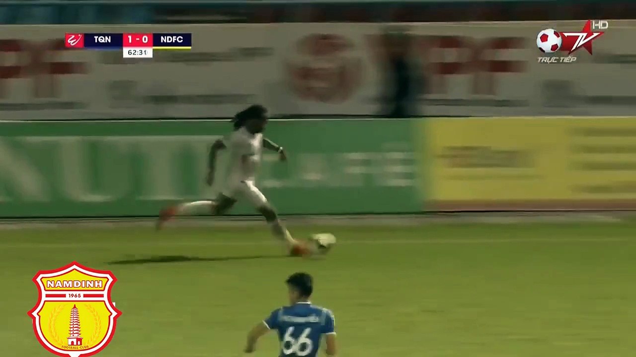 Benjamin bỏ lỡ cơ hội ghi bàn trận đấu Than Quảng Ninh 1-0 Nam Định Vòng 6 VLeague 1 - 2018