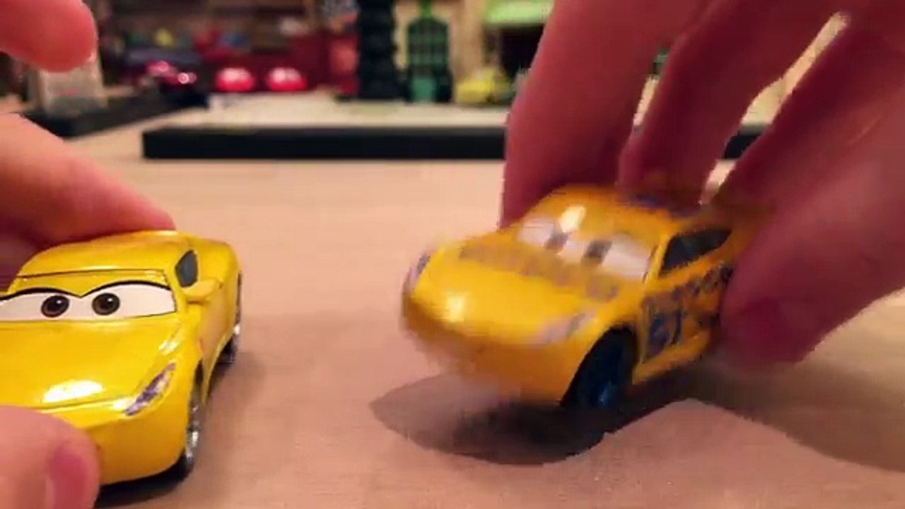 Mattel Disney Cars 3 Cruz Ramirez (Lightning McQueens Trainer) Die-cast