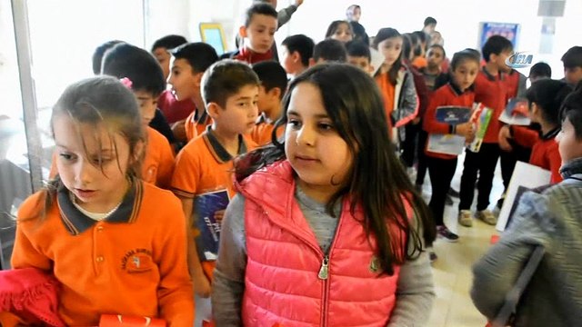 Yüzlerce öğrenci annelerine mektup gönderdi