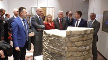 Report TV - “Dyert e së ardhmes”, ekspozita që shemb muret në Kryeministri