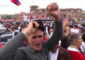 Crowds in Yerevan Dance, Drink and Throw Snowballs After Pashinyan Election