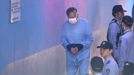 '4천억대 횡령·배임' 이중근 부영 회장 첫 재판...혐의 부인 / YTN