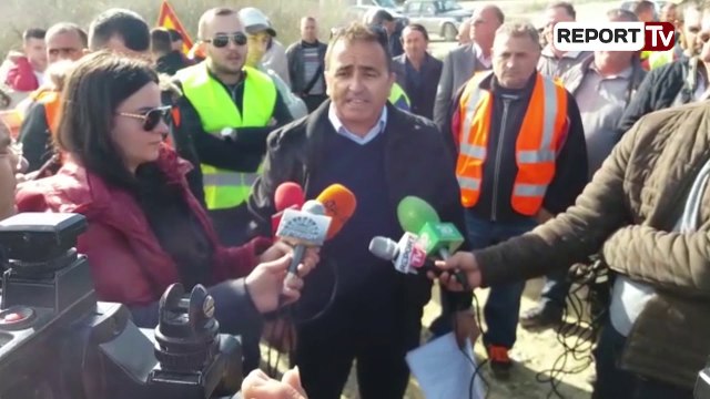 Report TV - Firmat i lënë pa paga, 600 punëtorë të By Pass Fier në protestë