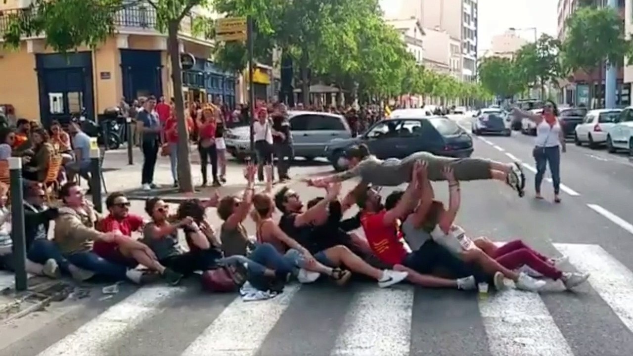 Les supporters de l'USAP fêtent leur montée en TOP 14
