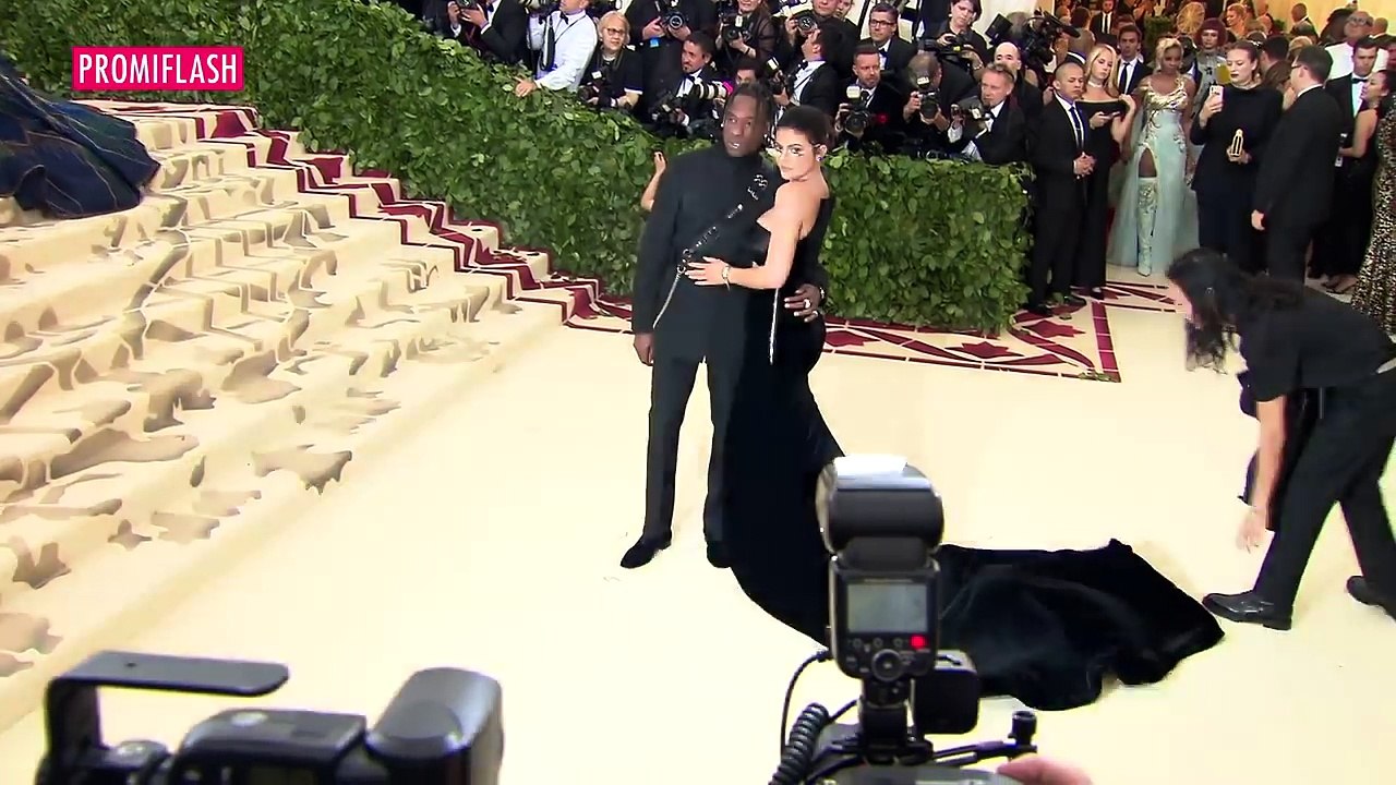 Erster Red Carpet mit Travis: Kylie Jenner bei Met-Gala!
