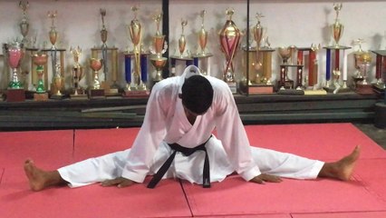 Este karateca con aplasia medular libra su batalla más dura