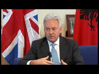 Ministri britanik për Oranews: Po e vëzhgojmë çështjen Tahiri, por nuk përfshihemi