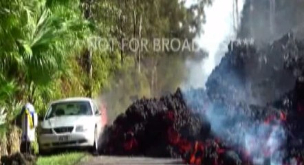 Sigue el estado de emergencia en Hawai dejando al menos 35 estructuras destruidas