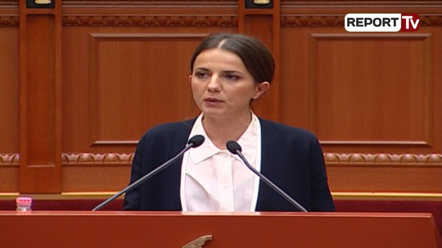 Report TV - Rudina Hajdari-politikanëve:Në ç’derexhe jeni katandisur?! Duhet të ndryshojmë