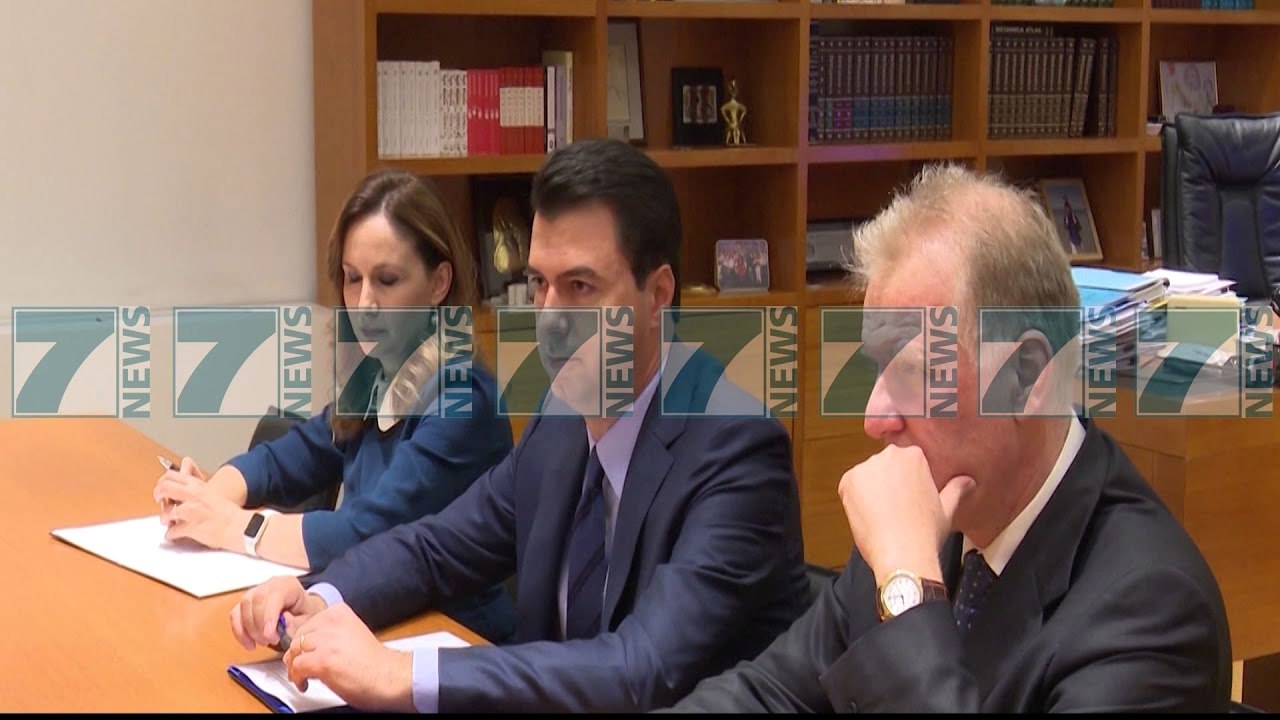 KOMISIONERI HAHN TAKON METEN, BASHEN E KRYEMADHIN - News, Lajme - Kanali 8