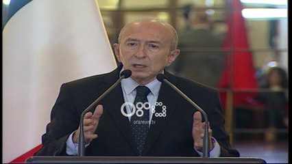 Ora News- Ministri francez tregon rrugët si shqiptarët ikin  në Francë për azil