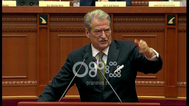Ora News- Kush e përmbyti Shkodrën? Berisha, Ramës: O injorant, s'u hapën digat